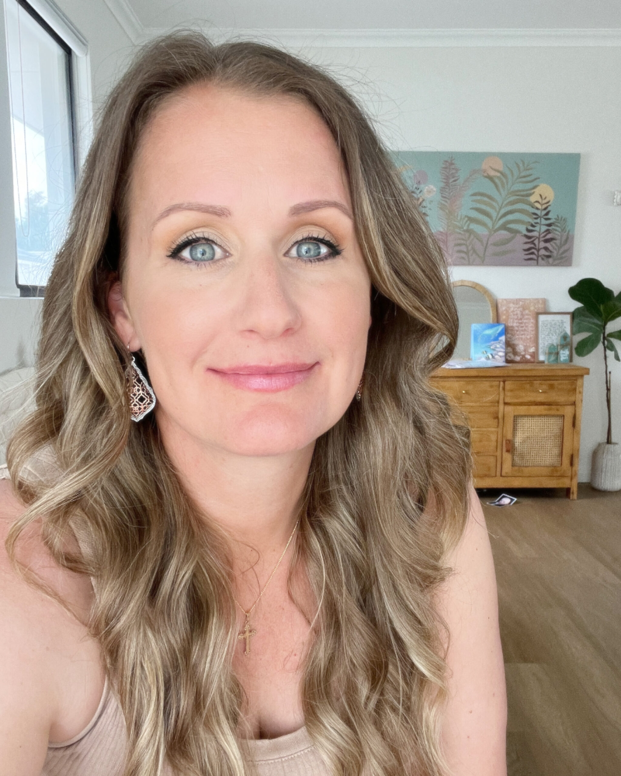 Jenelle Lee Australian Artist About Page Jenelle Lee Australian Artist in her workspace